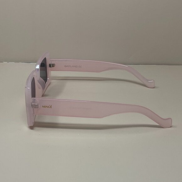 Minue | Garland Sunglasses in Pink - Picture 2 of 5